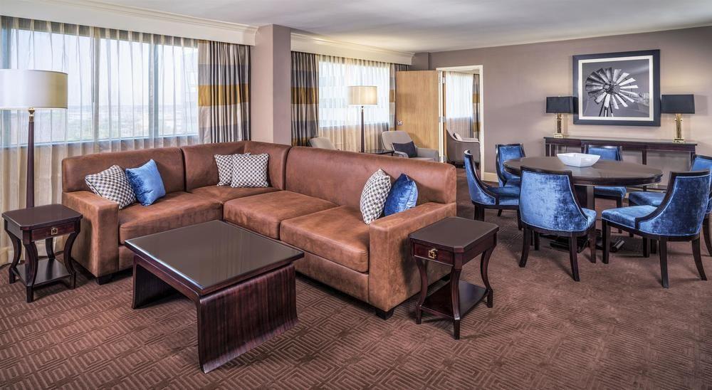 Отель Sheraton North Houston At George Bush Intercontinental Экстерьер фото