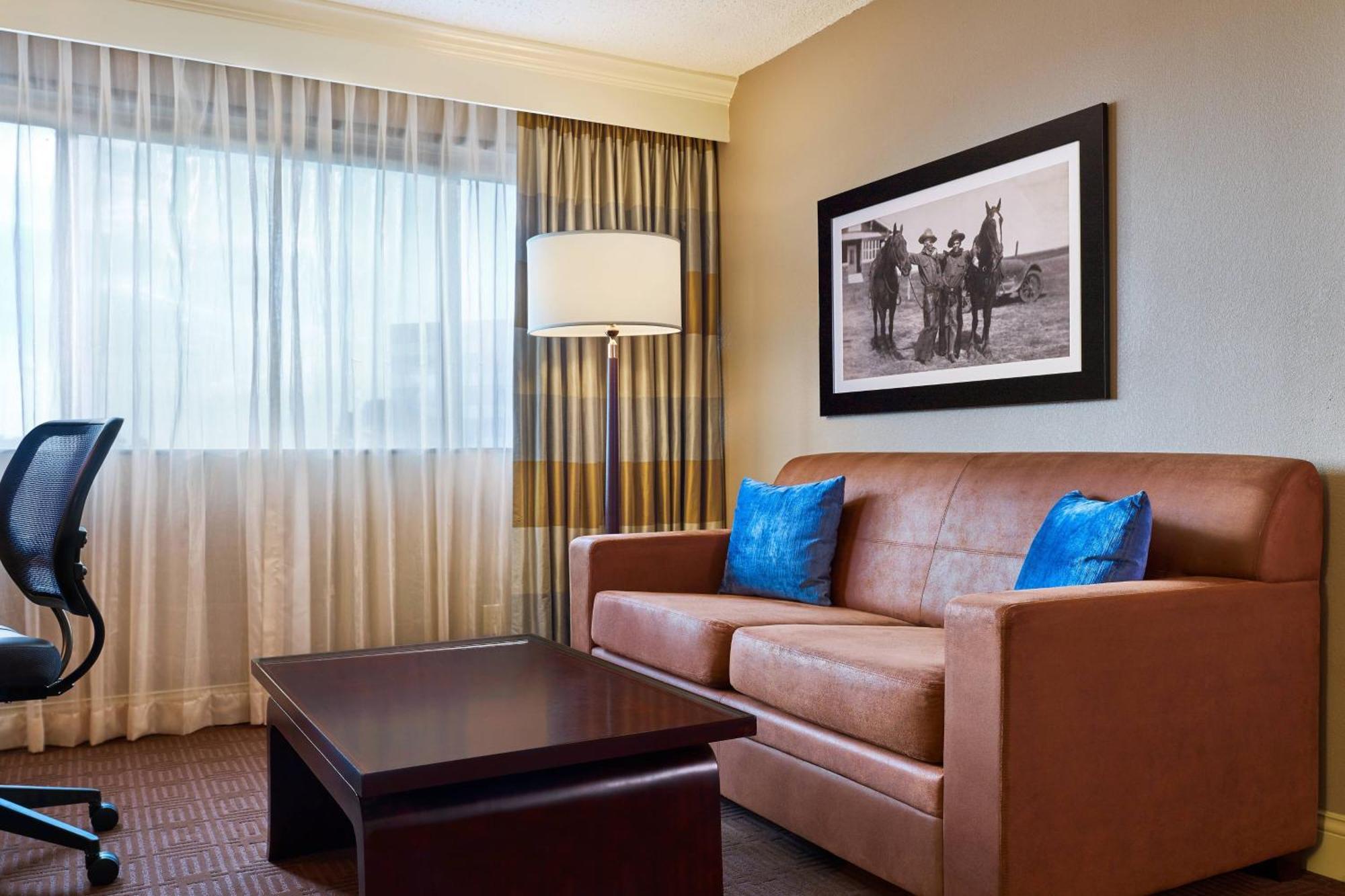 Отель Sheraton North Houston At George Bush Intercontinental Экстерьер фото