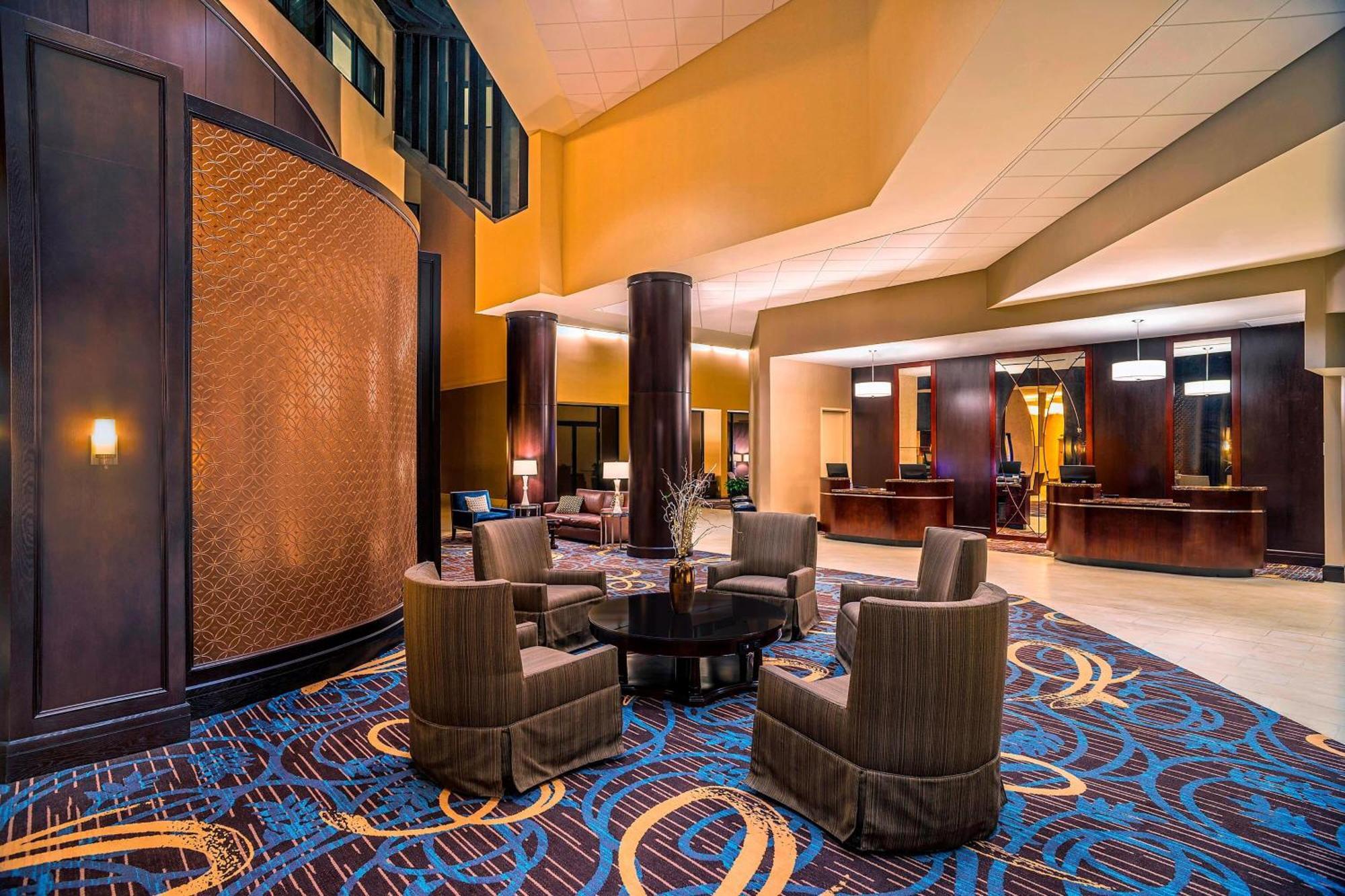 Отель Sheraton North Houston At George Bush Intercontinental Экстерьер фото