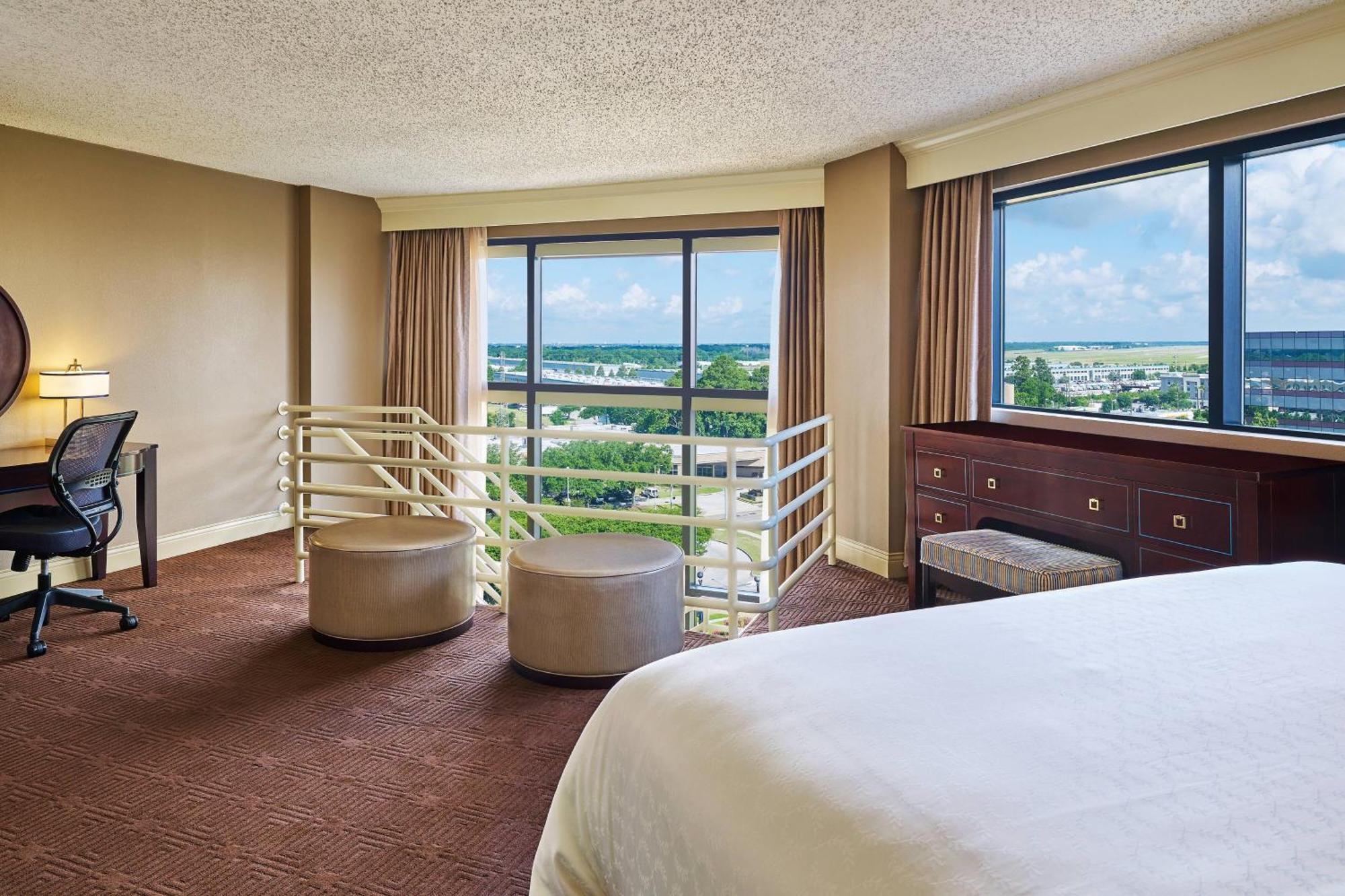 Отель Sheraton North Houston At George Bush Intercontinental Экстерьер фото