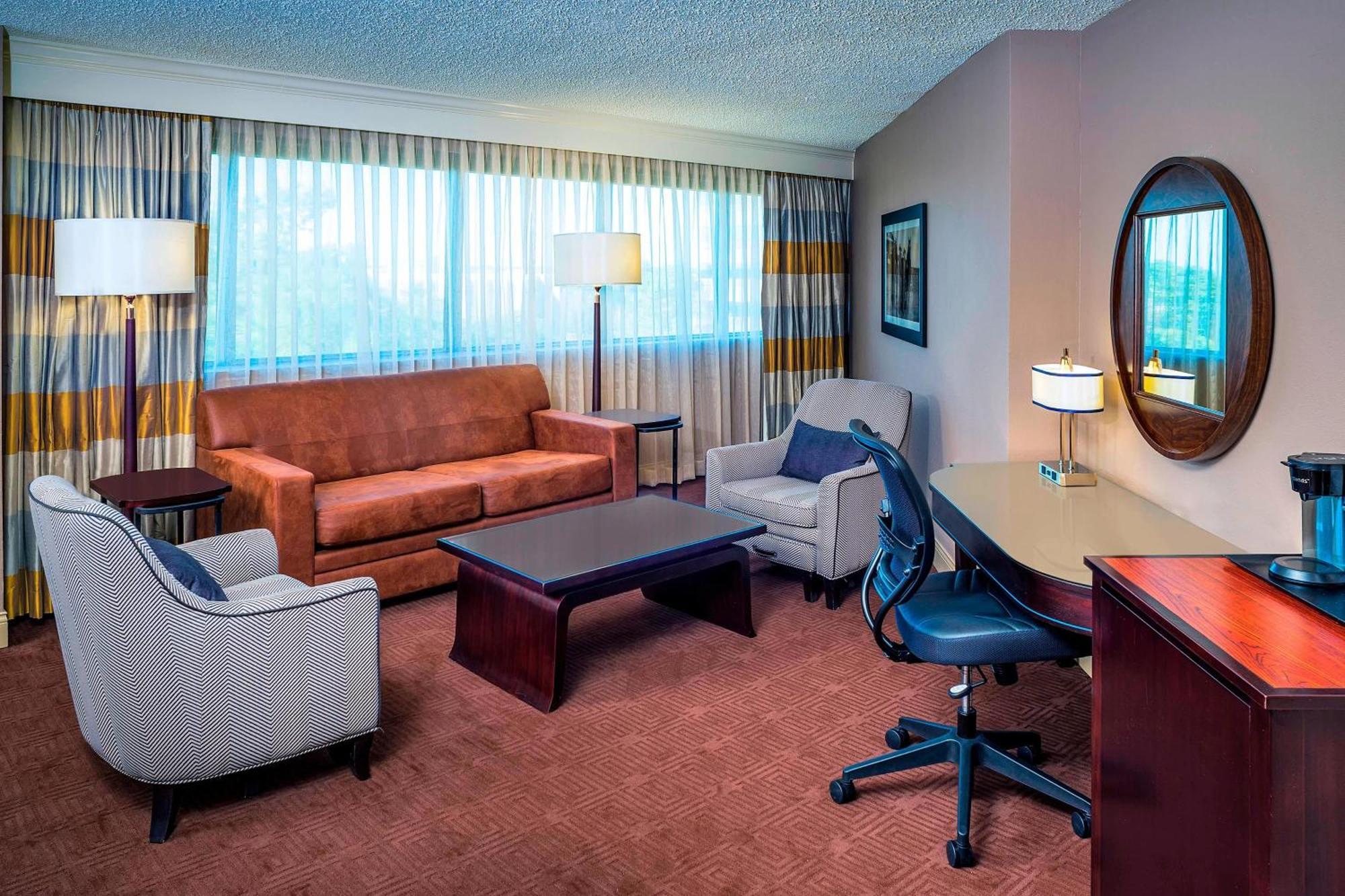 Отель Sheraton North Houston At George Bush Intercontinental Экстерьер фото