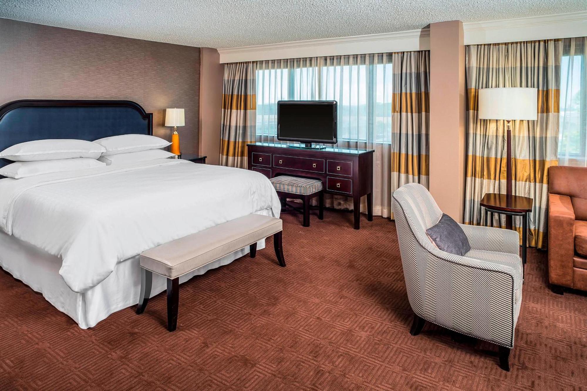 Отель Sheraton North Houston At George Bush Intercontinental Экстерьер фото